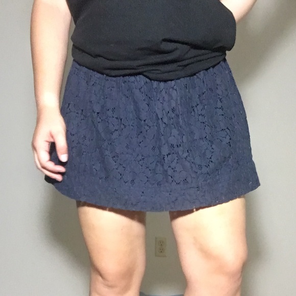 • SOLD // a&f basic navy flirty mini skirt • - Picture 6 of 7